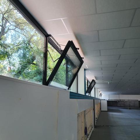 Kippfenster mit elektrischem Antrieb